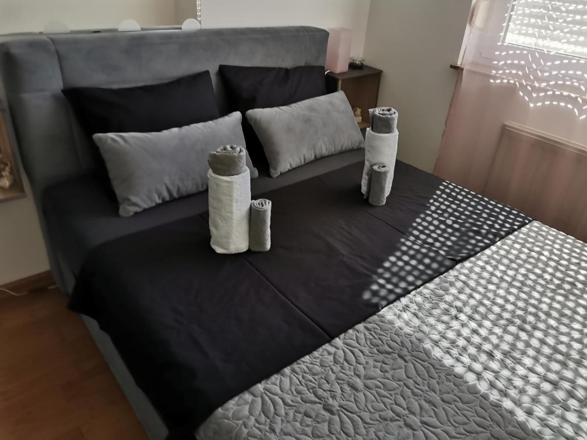 Factory - Self Check In Apartment Осиек Екстериор снимка