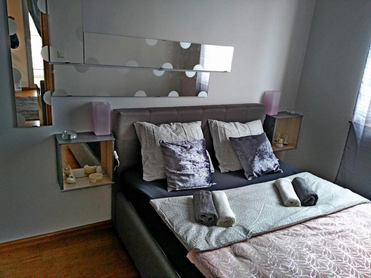 Factory - Self Check In Apartment Осиек Екстериор снимка