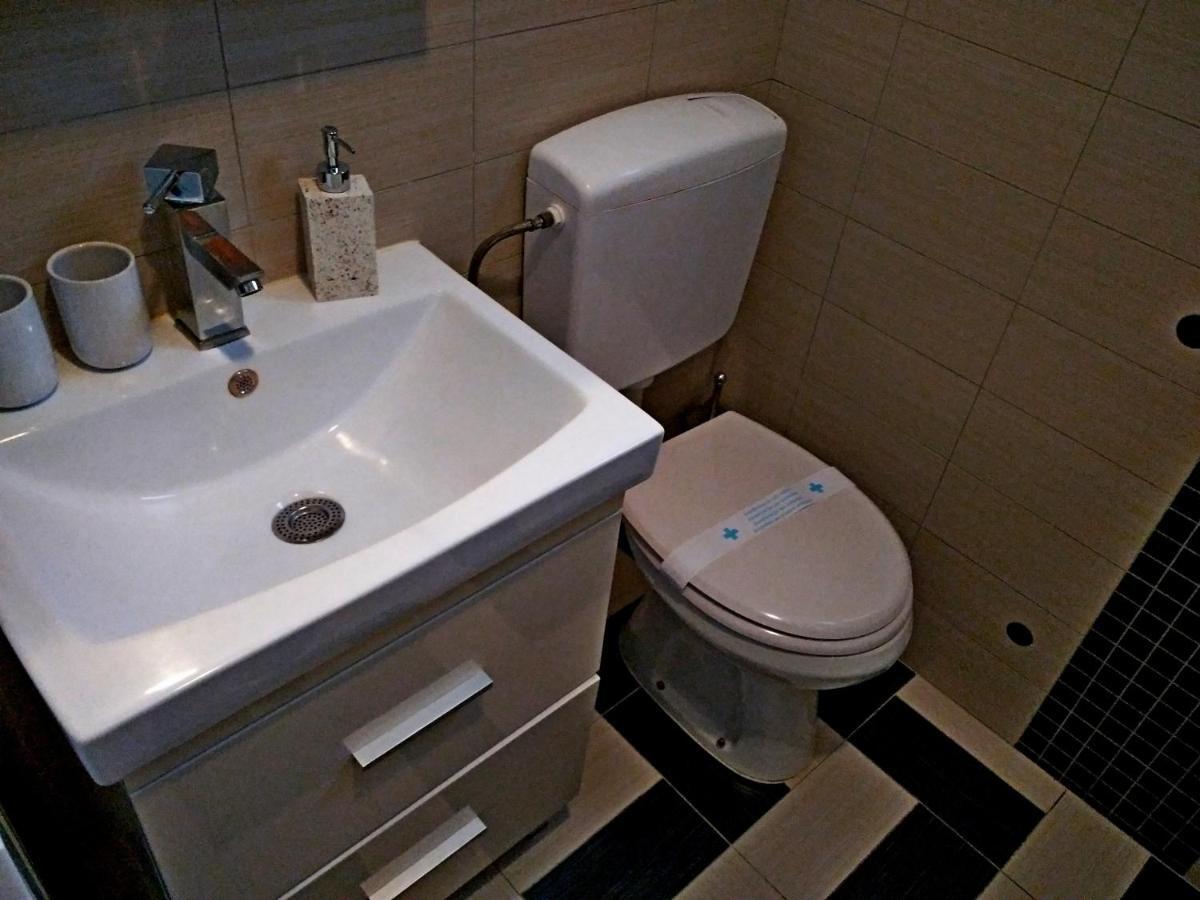 Factory - Self Check In Apartment Осиек Екстериор снимка