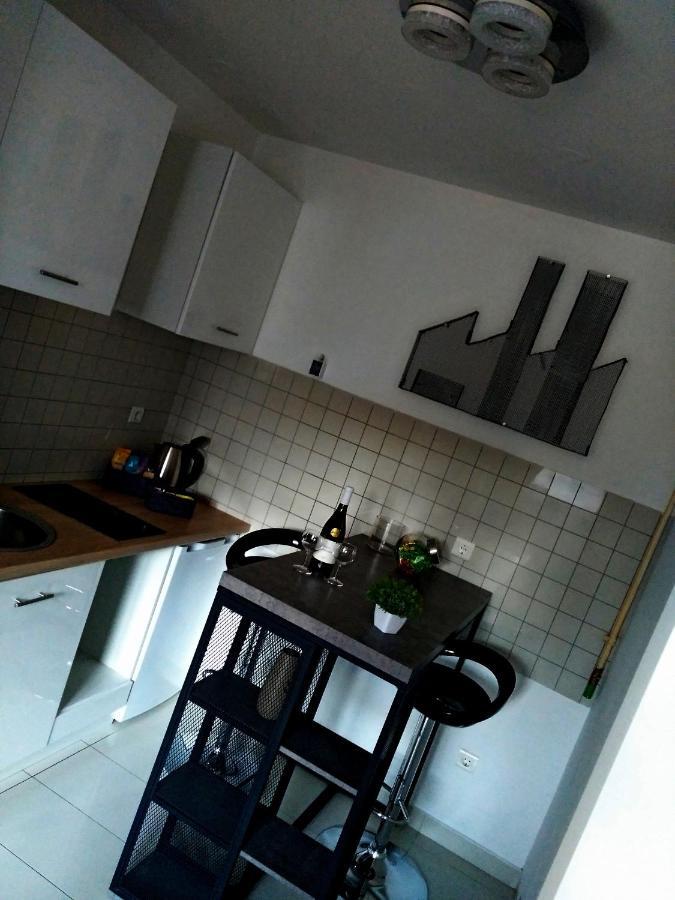Factory - Self Check In Apartment Осиек Екстериор снимка