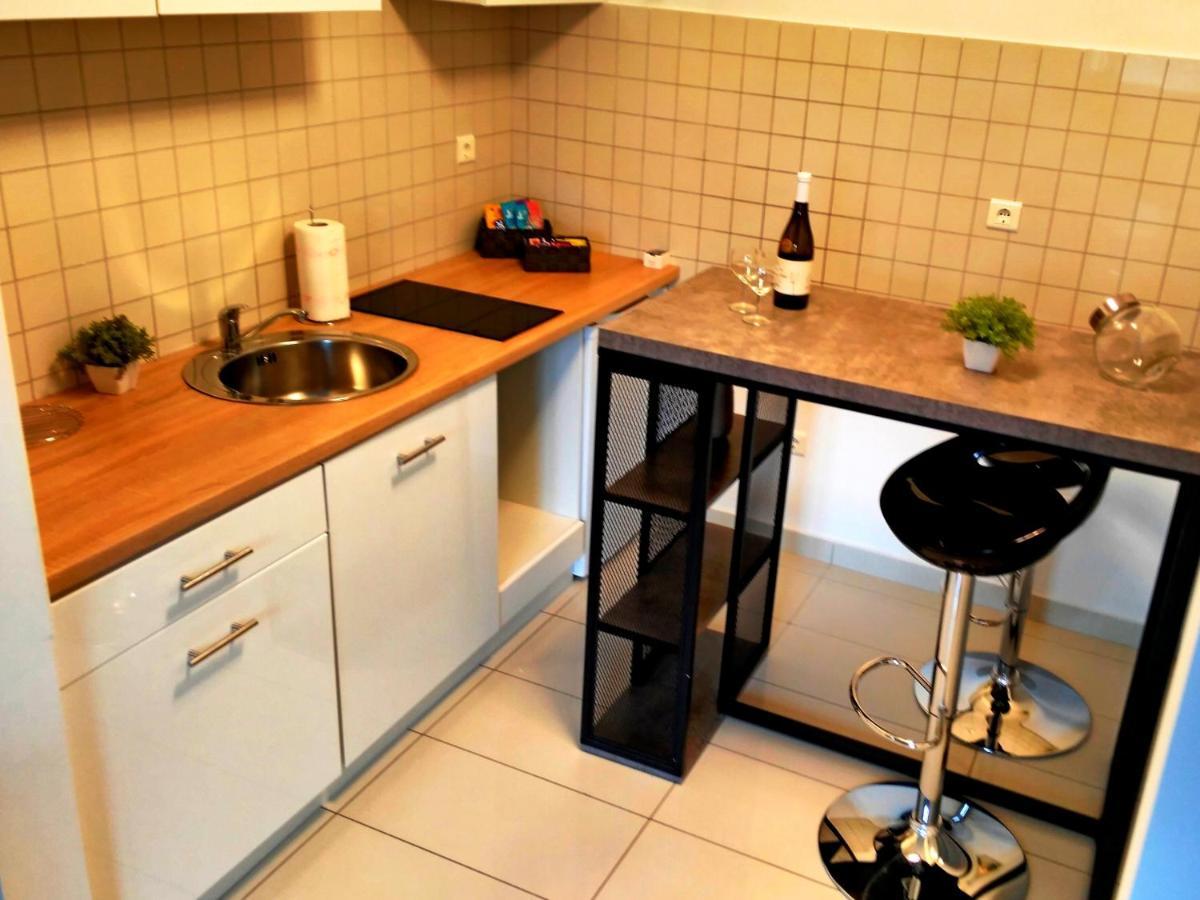 Factory - Self Check In Apartment Осиек Екстериор снимка