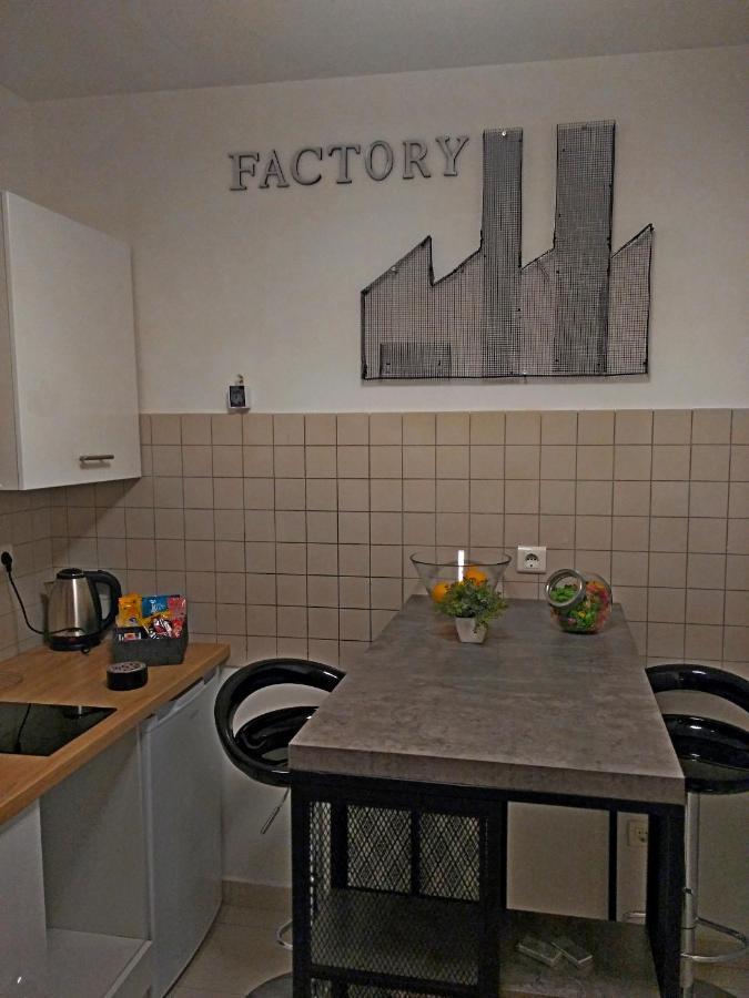 Factory - Self Check In Apartment Осиек Екстериор снимка