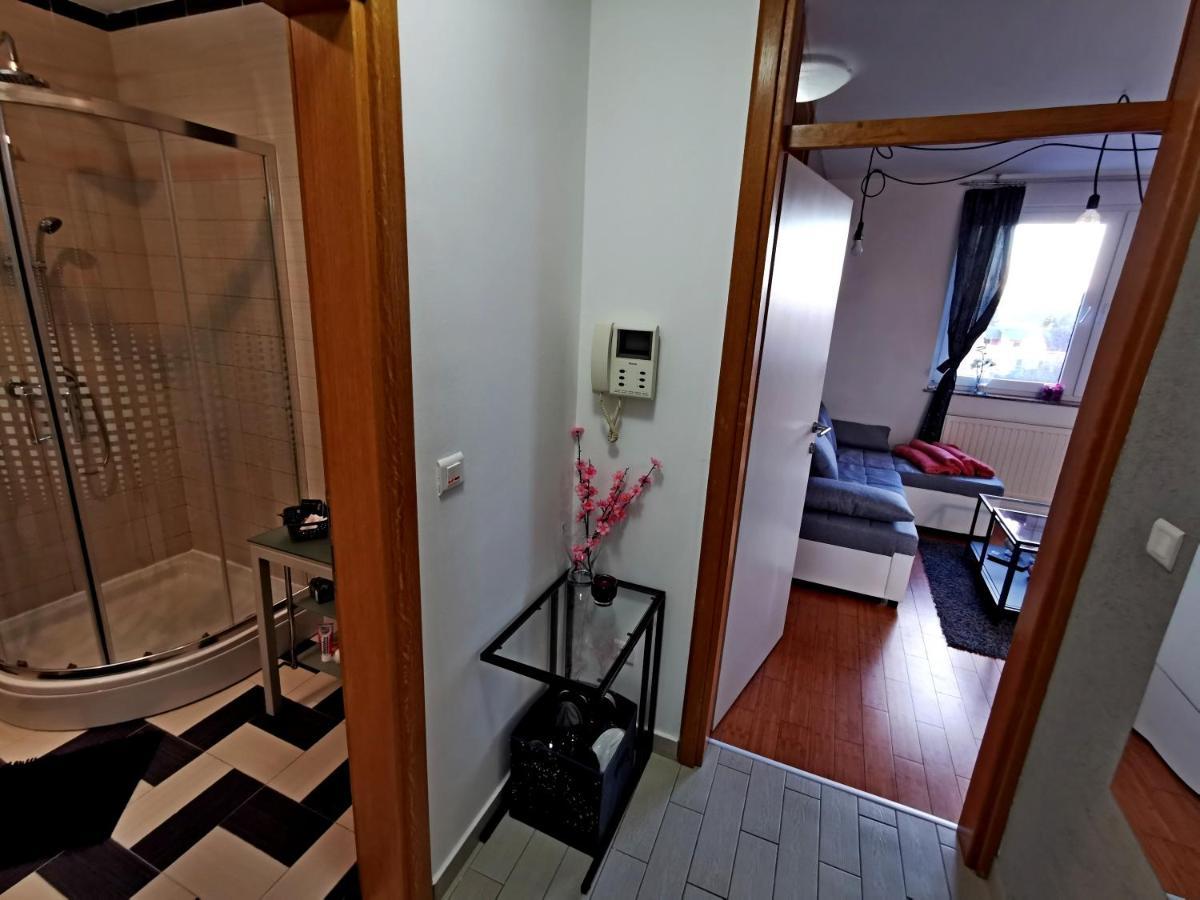 Factory - Self Check In Apartment Осиек Екстериор снимка