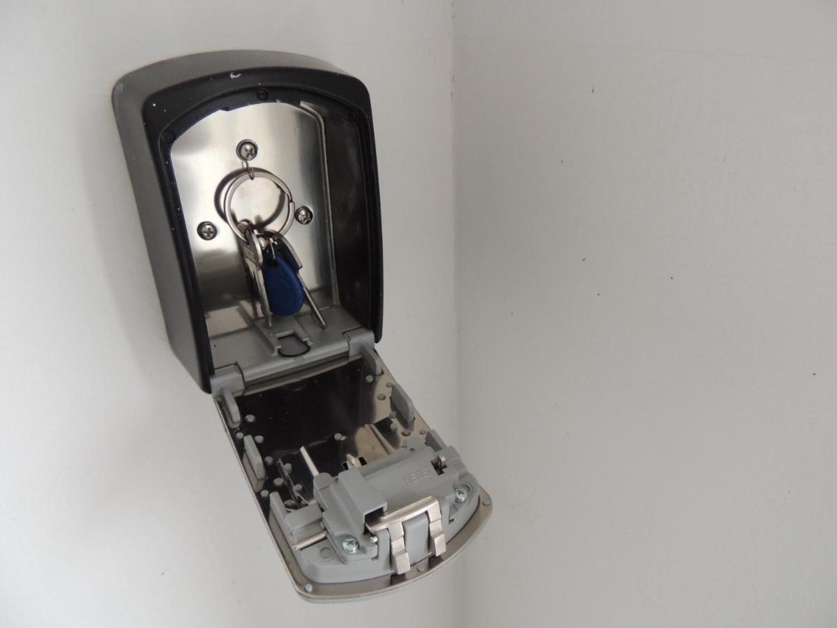Factory - Self Check In Apartment Осиек Екстериор снимка