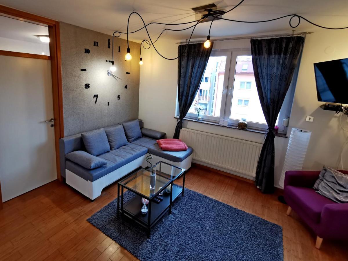 Factory - Self Check In Apartment Осиек Екстериор снимка